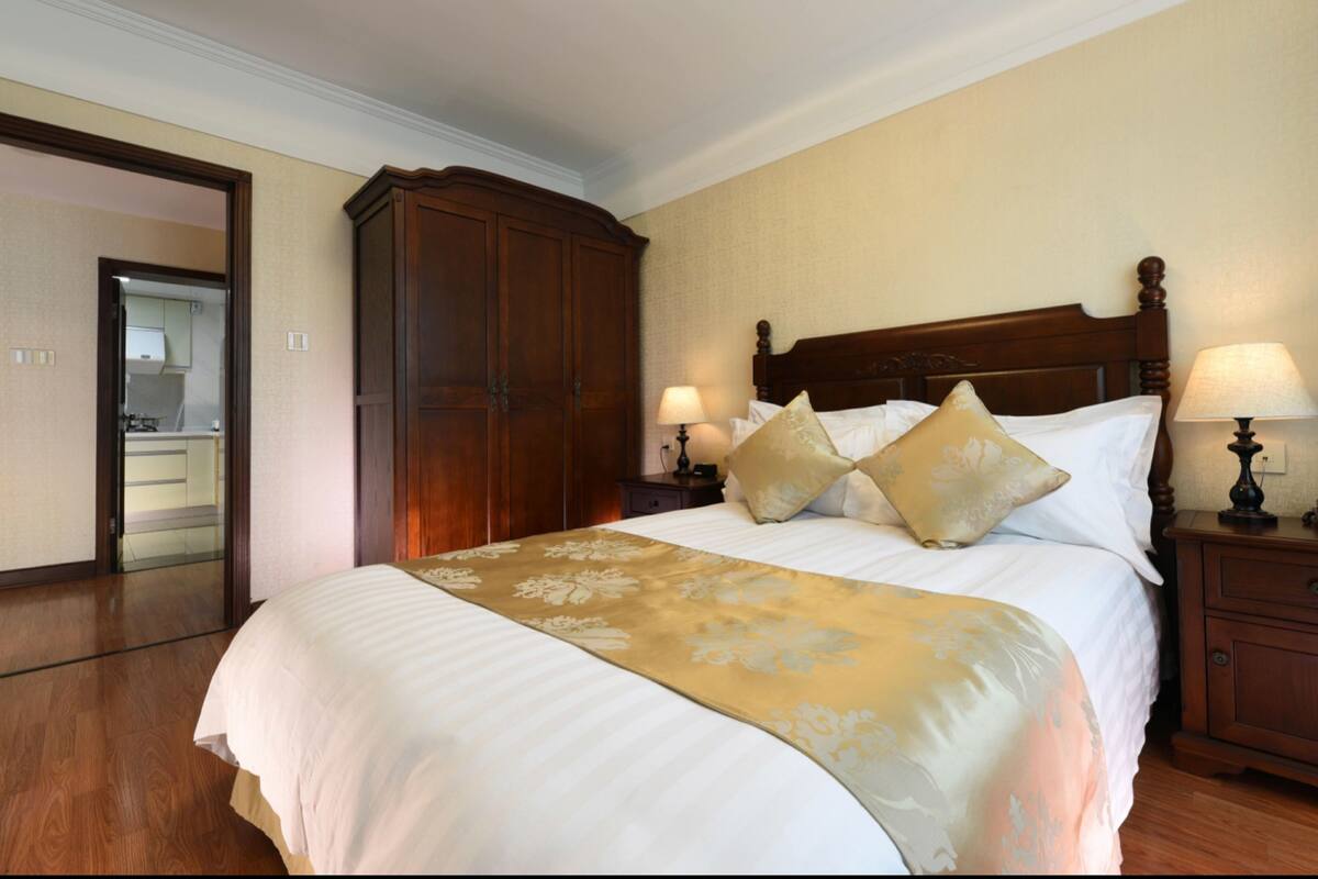 Selected 1 bedroom suite room | Minibar, in-room safe, desk, blackout drapes