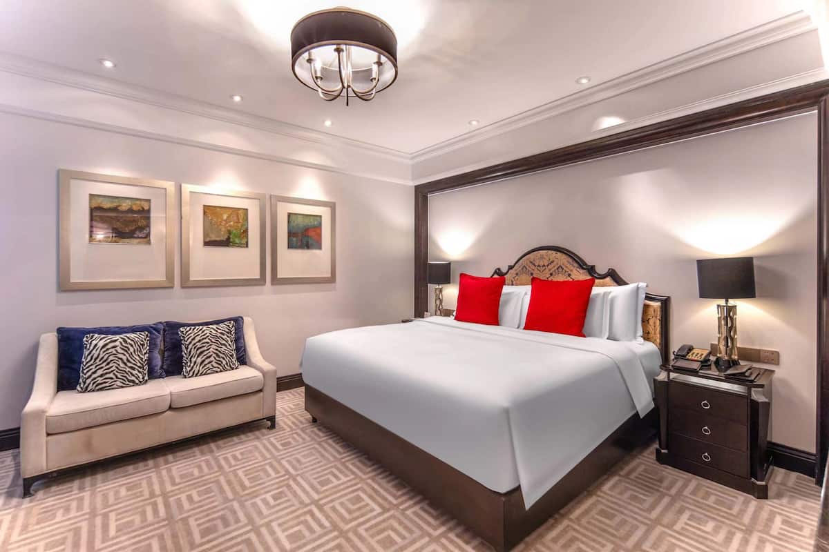 Executive-Suite | 1 Schlafzimmer, Daunenbettdecken, Zimmersafe, Schreibtisch