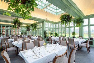 Breakfast, lunch, dinner served; British cuisine 