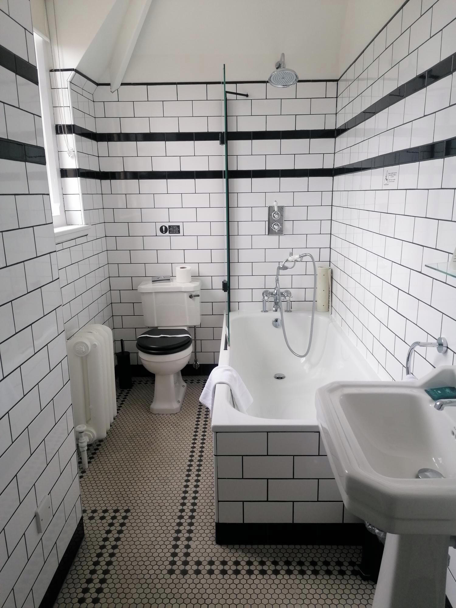 superior double room | bathroom | free toiletries, hair dryer, towels, soap