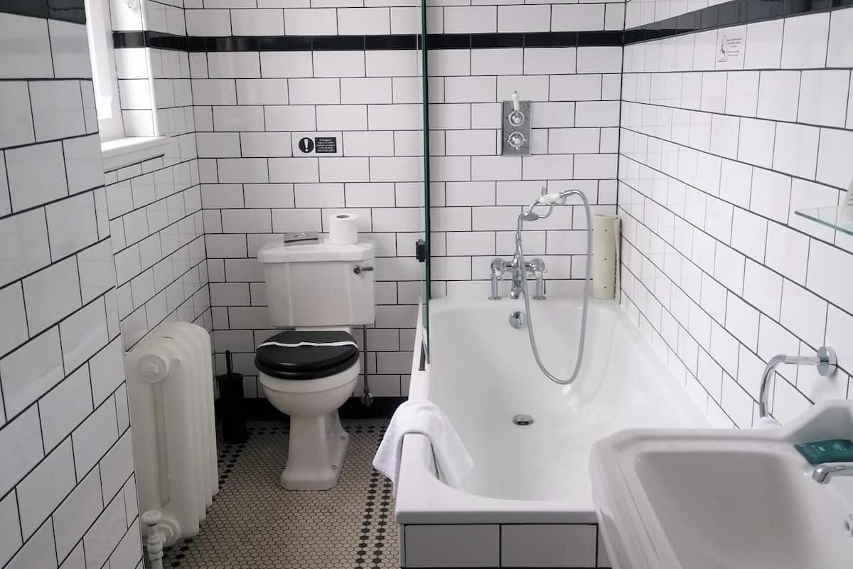 superior double room | bathroom | free toiletries, hair dryer, towels, soap