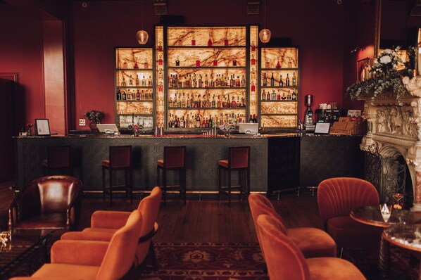 Bar (trong khuôn viên)