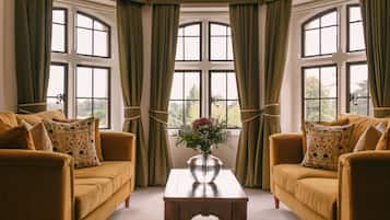 Decoración personalizada, muebles diferentes y escritorio