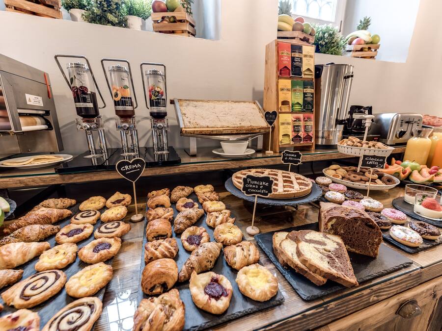 Tägliches Frühstücksbuffet gegen Gebühr
