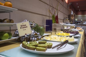 Petit déjeuner buffet servi tous les jours en supplément