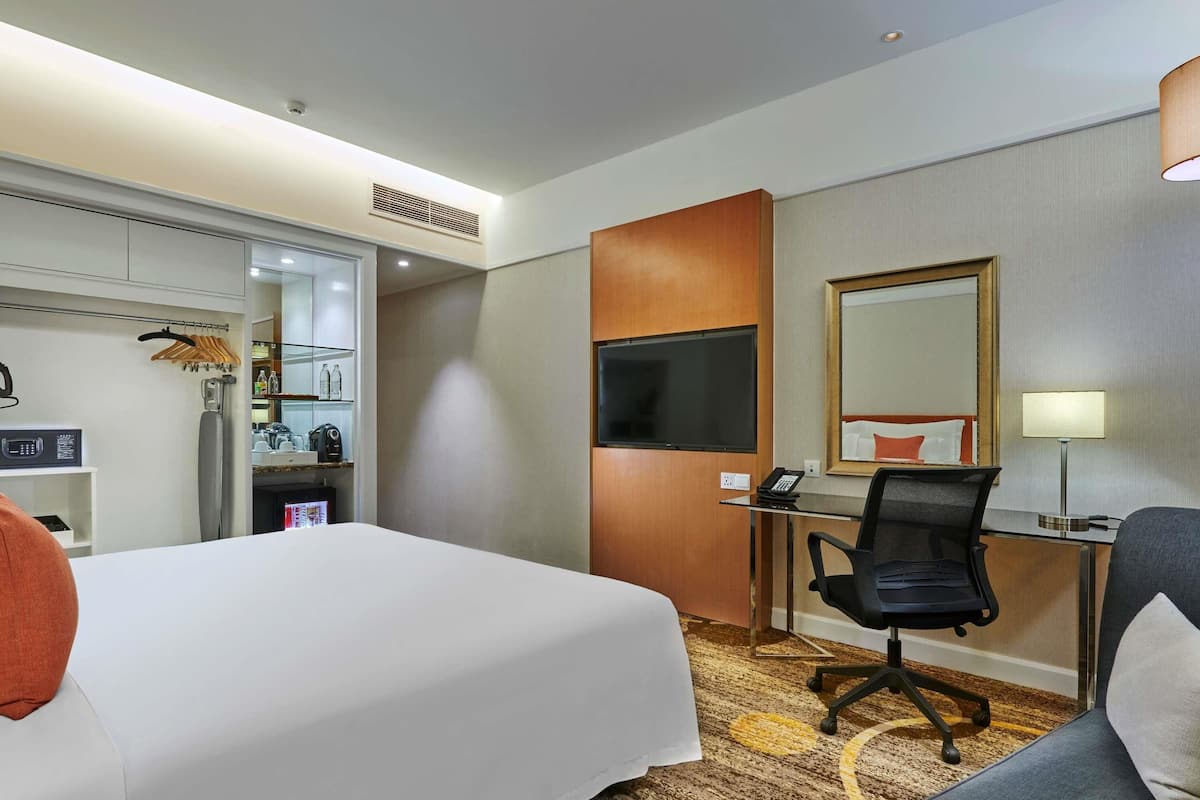 1 bedroom, hypo-allergenic bedding, minibar, in-room safe