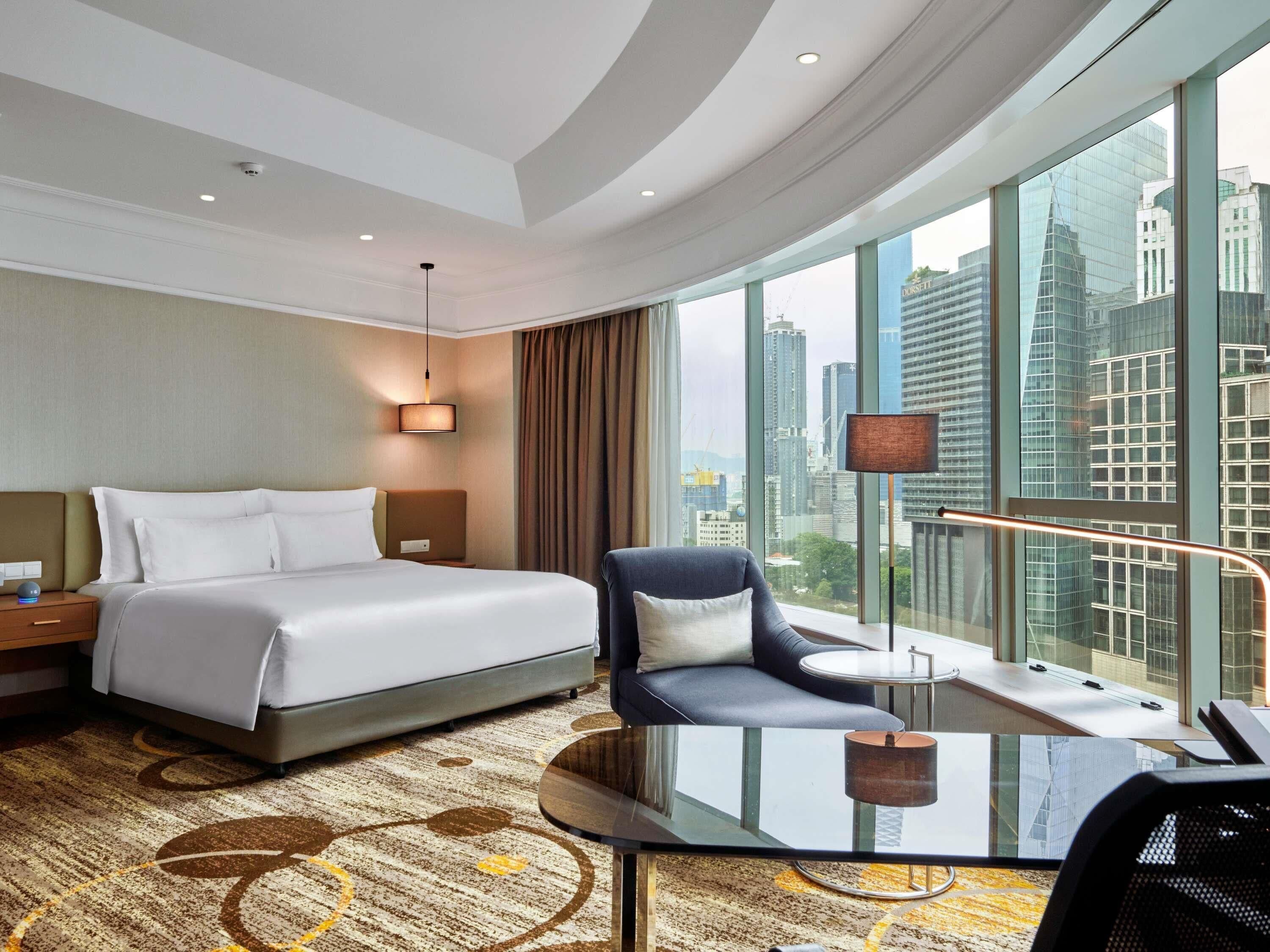 Prestige Room, 1 King Bed | Hypo-allergenic bedding, minibar, in-room safe, desk