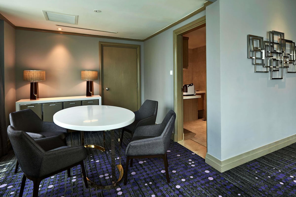 Hypo-allergenic bedding, minibar, in-room safe, desk