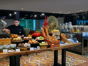 4 restaurantes, café da manhã, culinária internacional