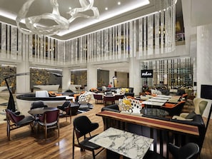 4 restaurants, breakfast, lunch, dinner served; international cuisine - Pullman Kuala Lumpur City Centre Hotel & Residences (Kuala Lumpur)