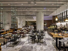 4 restaurants, breakfast, lunch, dinner served; international cuisine