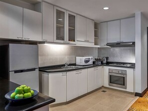 Apartment, 3 Bedrooms (2 King beds and 2 Single beds) | Private kitchen | Coffee/tea maker, eco-friendly cleaning products