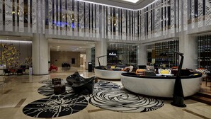 A spacious lobby with high ceilings, modern furniture, and decorative elements. - Pullman Kuala Lumpur City Centre Hotel & Residences (Kuala Lumpur)