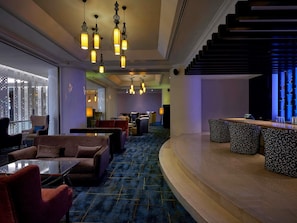 4 restaurants, breakfast, lunch, dinner served; international cuisine