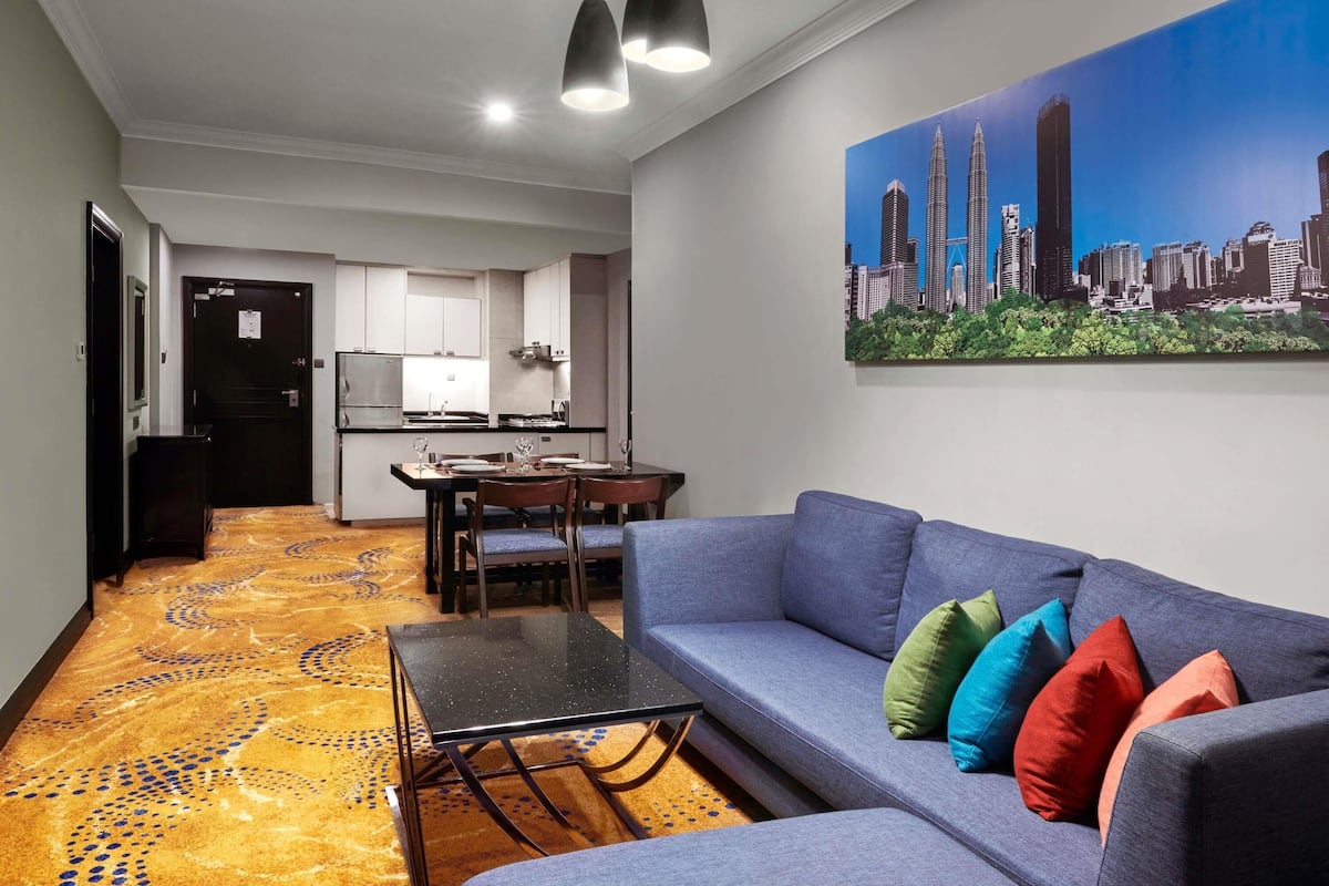 Deluxe Apartment, 1 Bedroom (1 King bed) | 1 bedroom, hypo-allergenic bedding, minibar, in-room safe