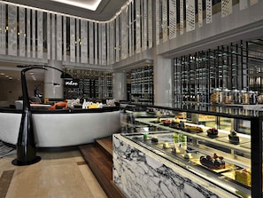 4 restaurants, breakfast, lunch, dinner served; international cuisine