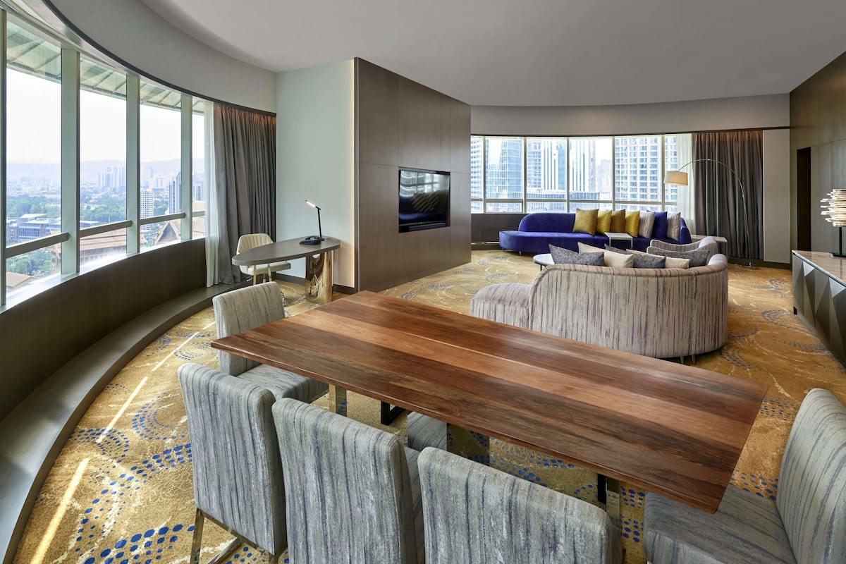 Club Penthouse, 1 King Bed, Club Lounge Access | 1 bedroom, hypo-allergenic bedding, minibar, in-room safe