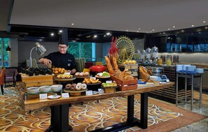 Petit déjeuner buffet (91.80 MYR par personne)