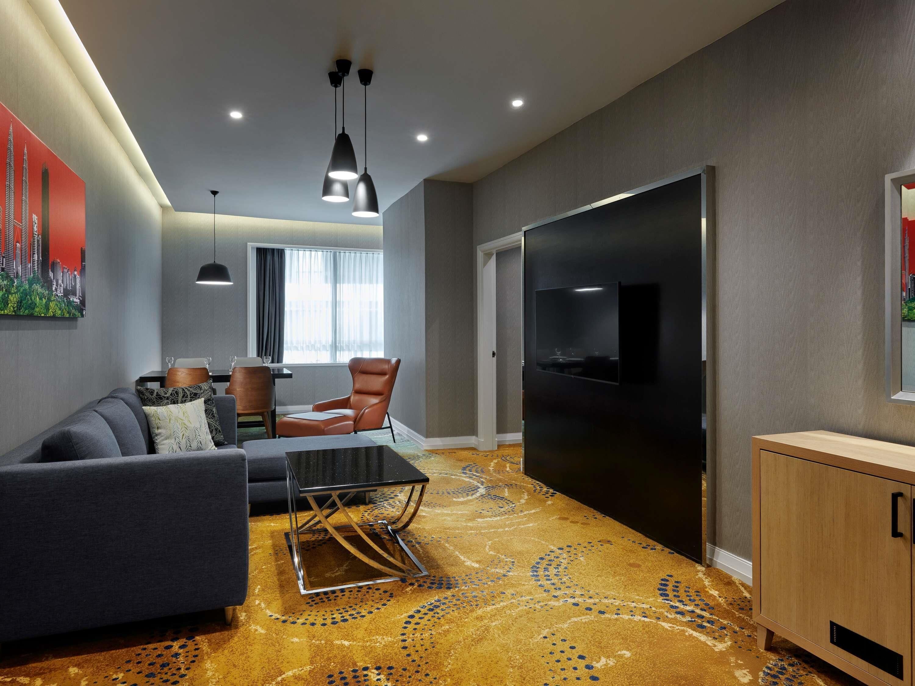 Premium Apartment, 1 Bedroom (1 King Bed) | Hypo-allergenic bedding, minibar, in-room safe, desk