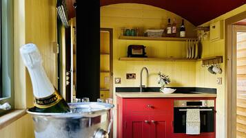 Sviitti (Couples Woodland, Luxury Shepherd Hut) | Yksityinen keittiö | Vedenkeitin