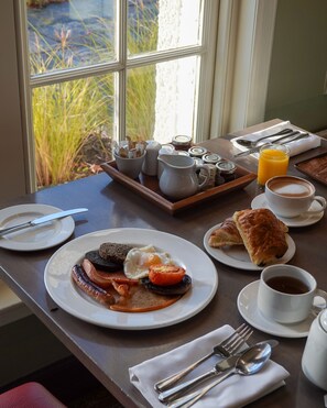 Desayuno a la carta todos los días (con cargo)