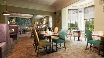 Breakfast, lunch, dinner served; British cuisine, garden views