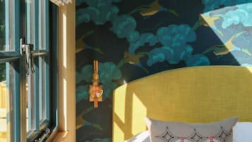 Suite (Couples Woodland, Luxury Shepherd Hut) | Premium bedding, desk, iron/ironing board, free WiFi