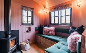 Familien-Suite (Woodland, Luxury Shepherd Hut) | Hochwertige Bettwaren, Schreibtisch, Bügeleisen/Bügelbrett
