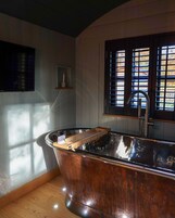 Suite (Couples Woodland, Luxury Shepherd Hut) | Premium bedding, desk, iron/ironing board, free WiFi