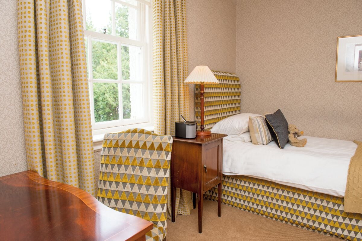 Single Room | Premium bedding, desk, iron/ironing board, free WiFi