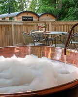 Family Suite (Woodland, Luxury Shepherd Hut) | Premium bedding, desk, iron/ironing board, free WiFi