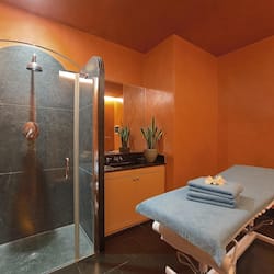 Body treatments, body scrubs, facials, 2 treatment rooms