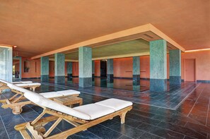 Indoor pool, sun loungers