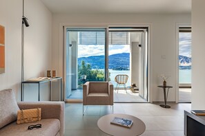 Deluxe Apartment, 2 Bedrooms, Annex Building | Living area