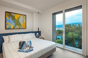 Minibar, Zimmersafe, individuell eingerichtet, Verdunkelungsvorhänge