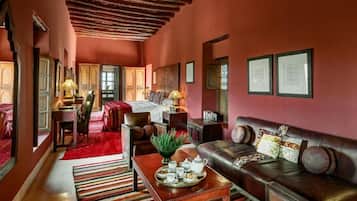 Premium bedding, in-room safe, individually decorated