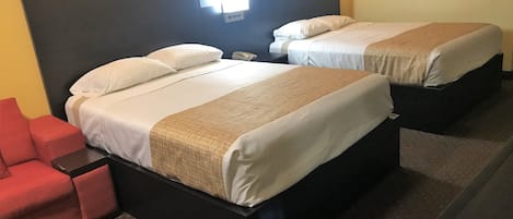 1 chambre, surmatelas, bureau, fer et planche à repasser