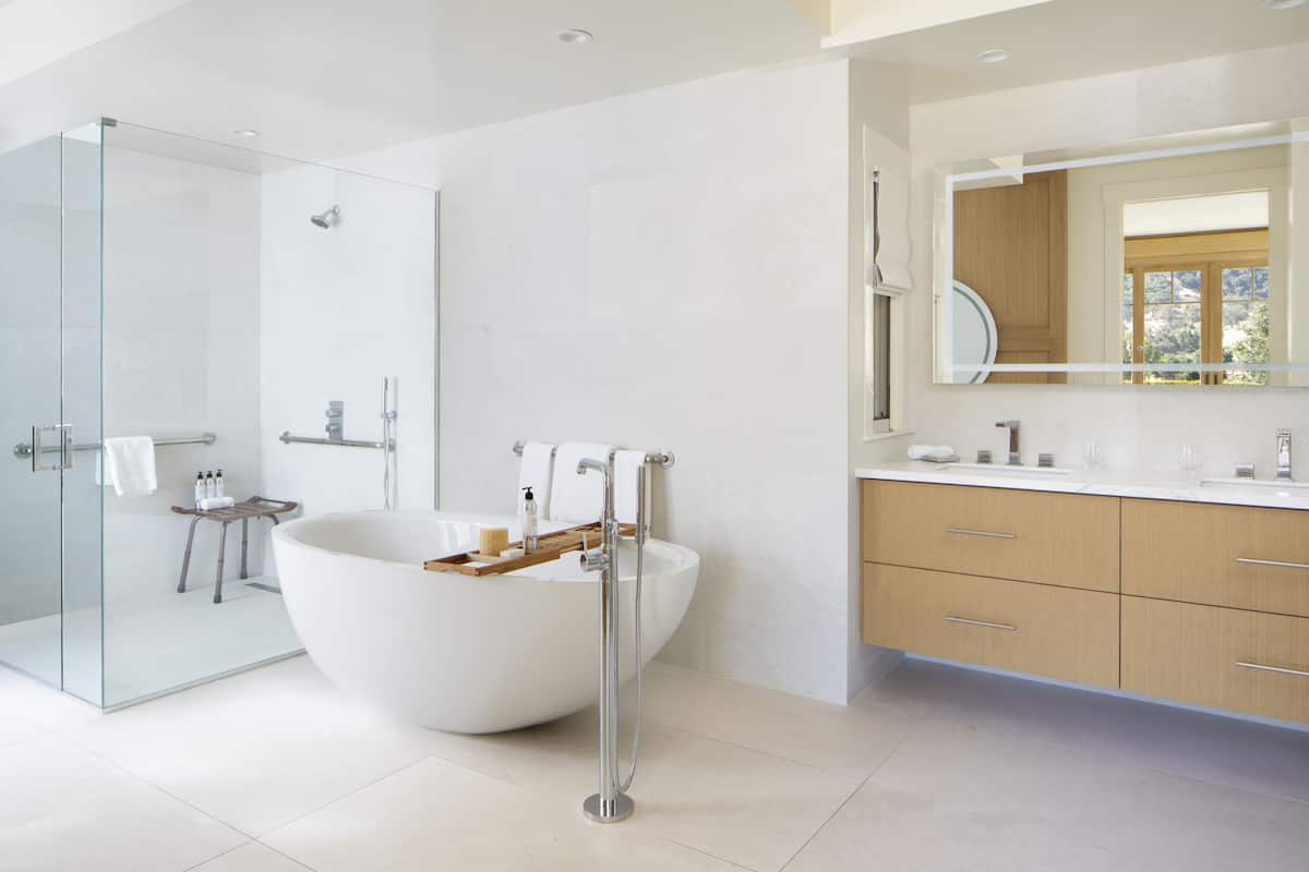 Villa, Accessible (Suite) | Bathroom | Separate bathtub and shower, deep-soaking bathtub, free toiletries