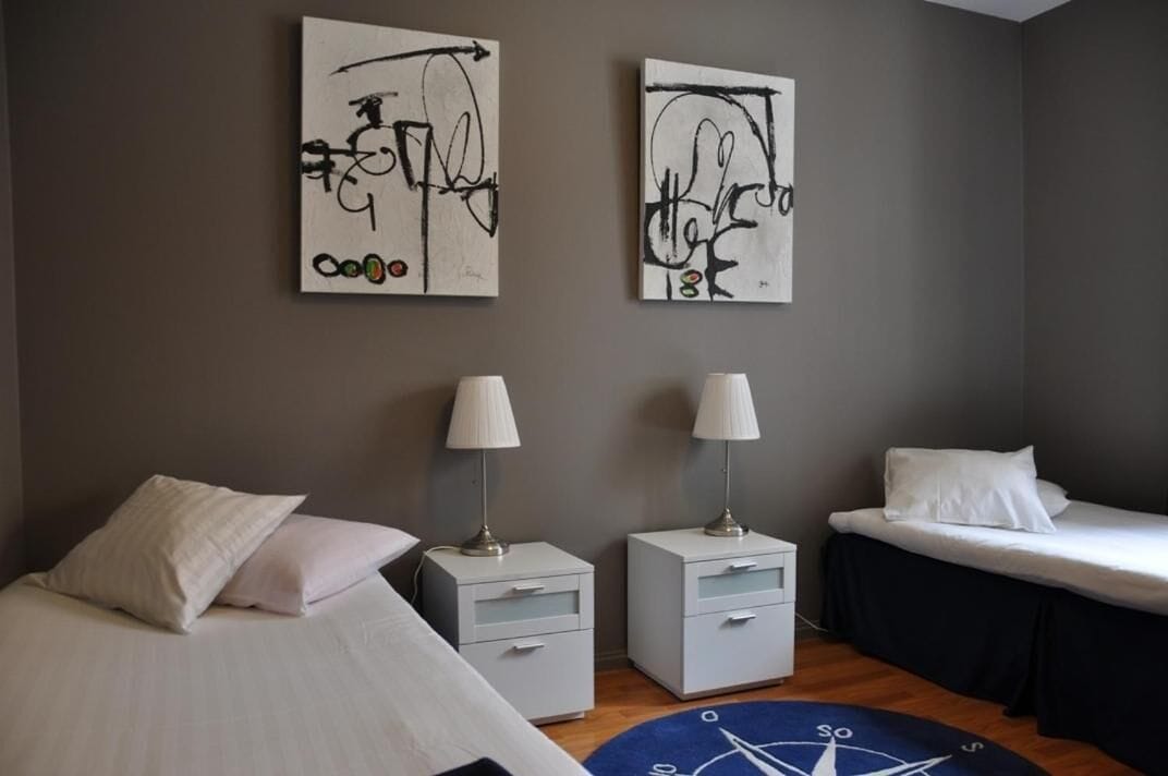 1 bedroom, pillow-top beds, iron/ironing board, free wifi