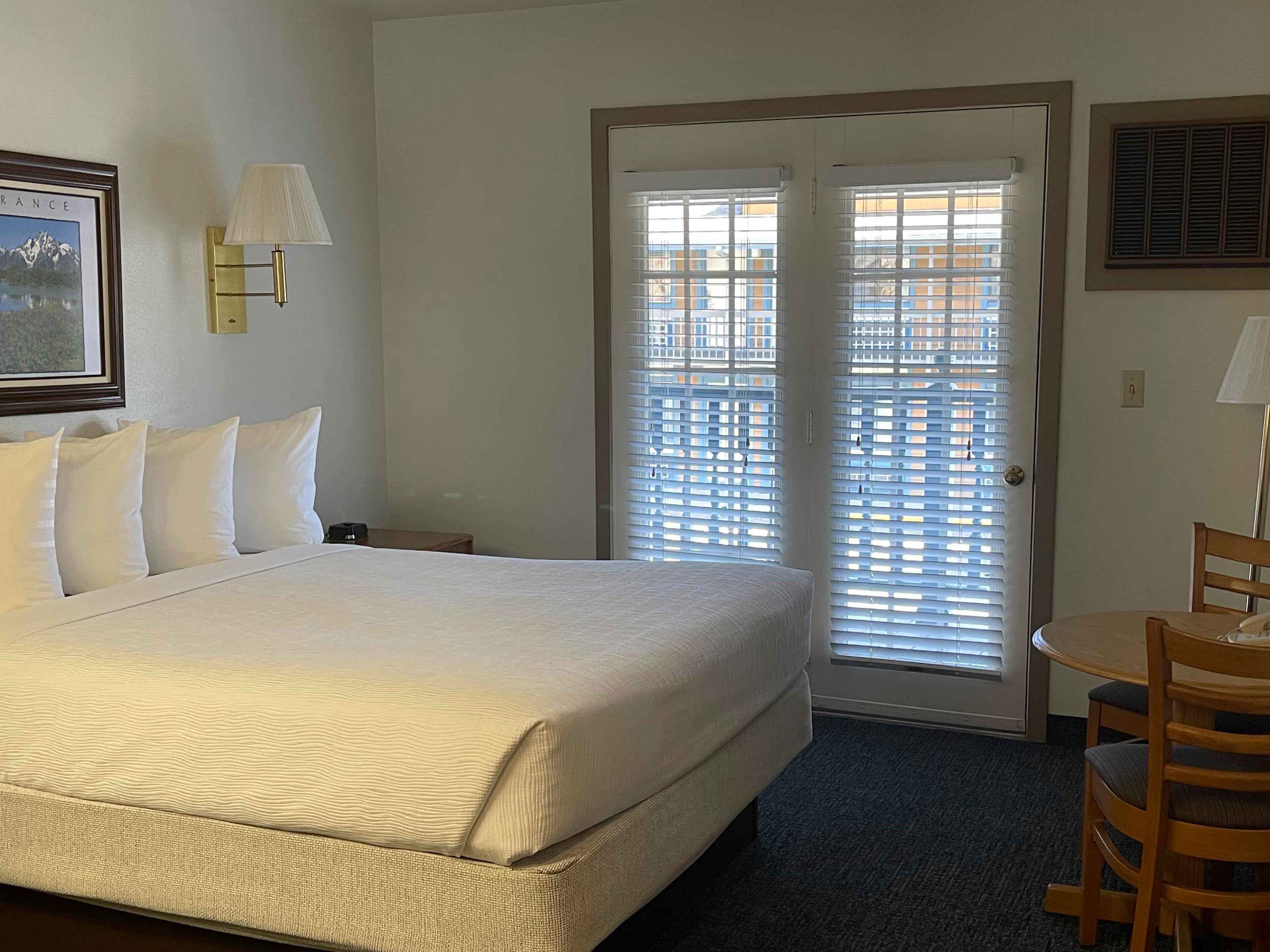 deluxe room, 1 queen bed | laptop workspace, iron/ironing board, travel cot, free wifi