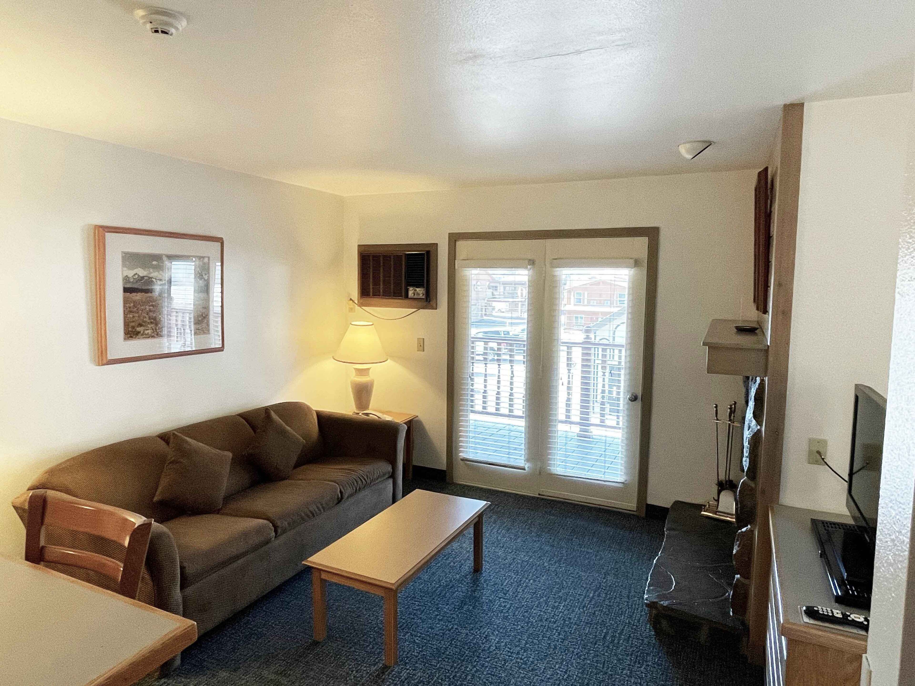 premium suite, 1 king bed | living area | tv