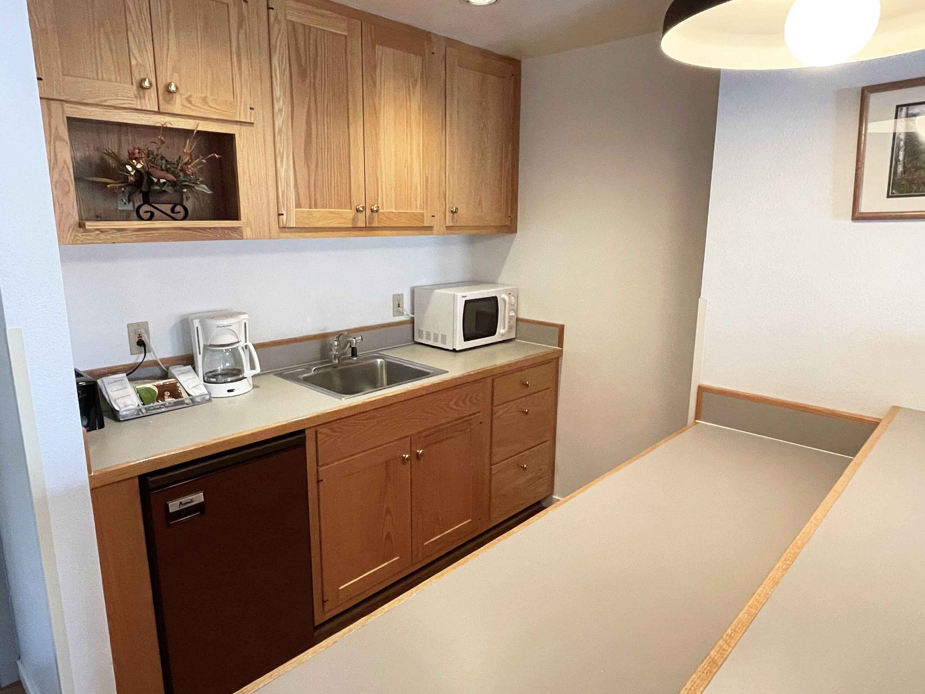 premium suite, 1 king bed | private kitchen | mini-fridge, microwave, coffee/tea maker