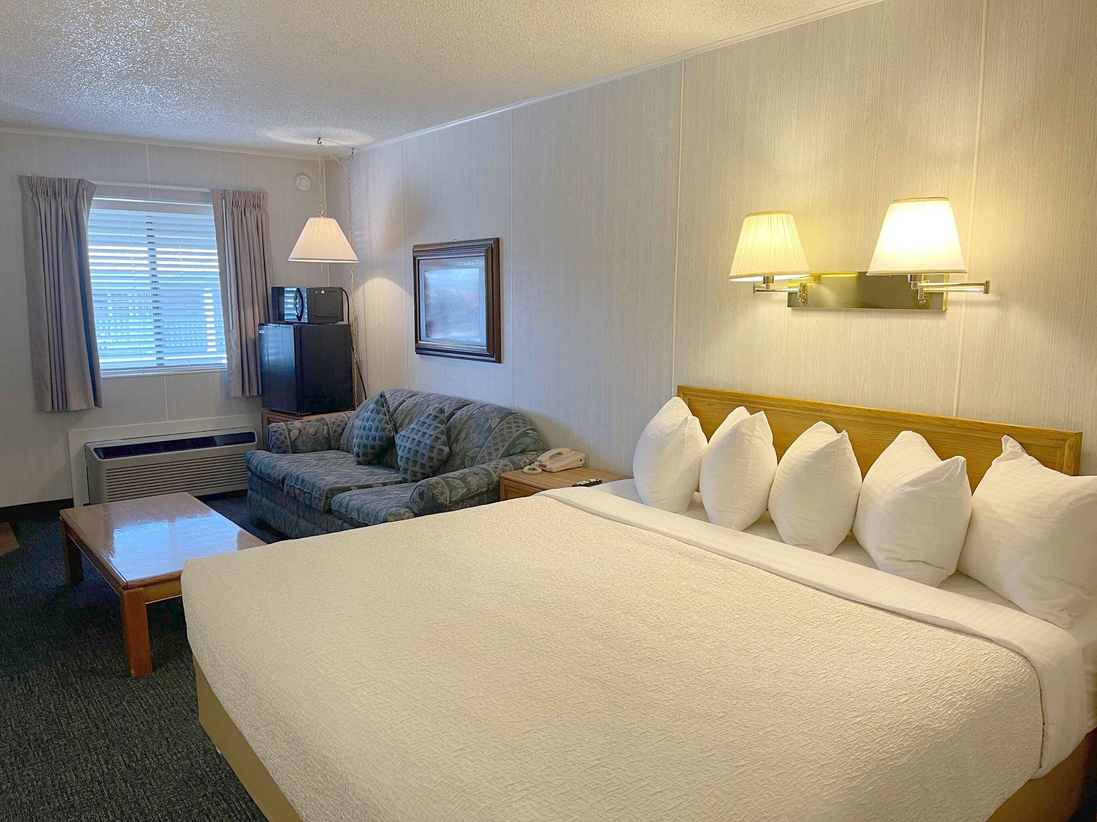 deluxe room, 1 king bed | laptop workspace, iron/ironing board, travel cot, free wifi