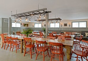 Dinner served - Mad River Barn (Waitsfield)