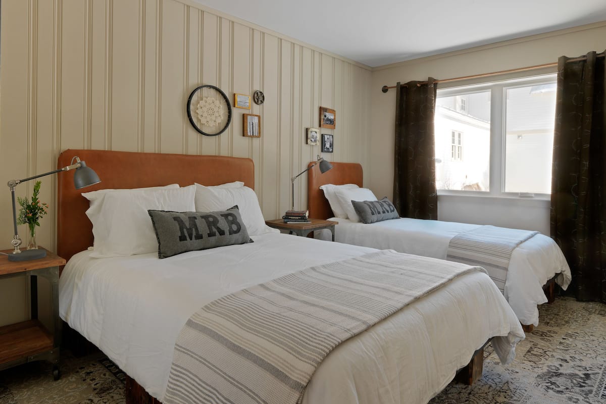 Barn: 1 Queen 1 Single (1st Floor) | Free WiFi