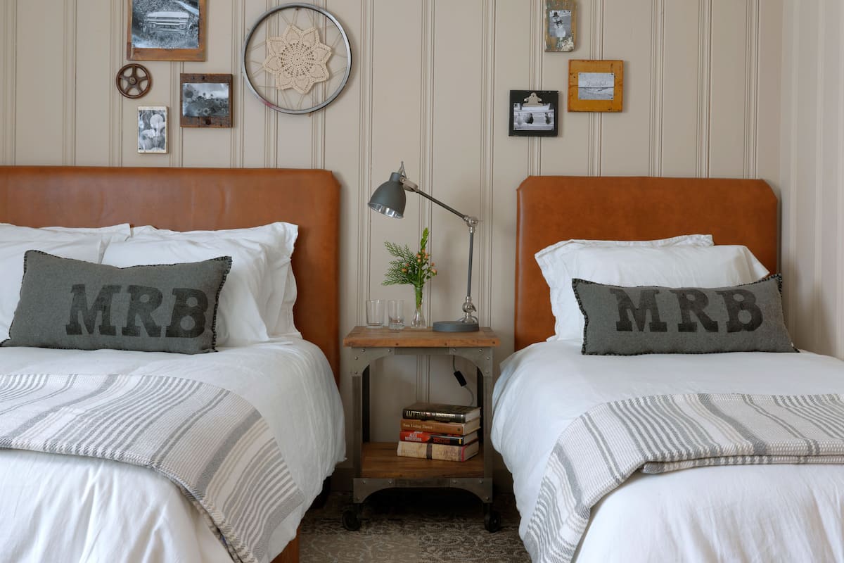 Barn: 1 Queen 1 Single (2nd Floor) | Free WiFi