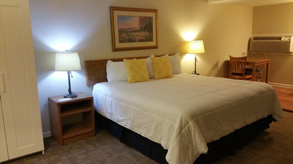 Habitació estàndard, 1 llit de matrimoni gran, no fumadors | Matalassos amb encoixinament addicional i escriptori