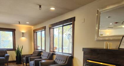 Luxury Inn And Suites