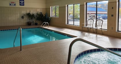 Luxury Inn And Suites