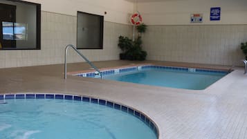 Una piscina cubierta